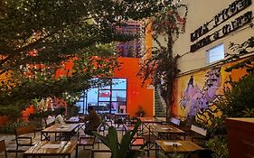 Live Free Hostel Varanasi